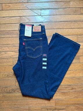 Levi’s 725 Women’s High Rise Bootcut Medium Wash- Size 30x32- NWT!!!- BRAND NEW